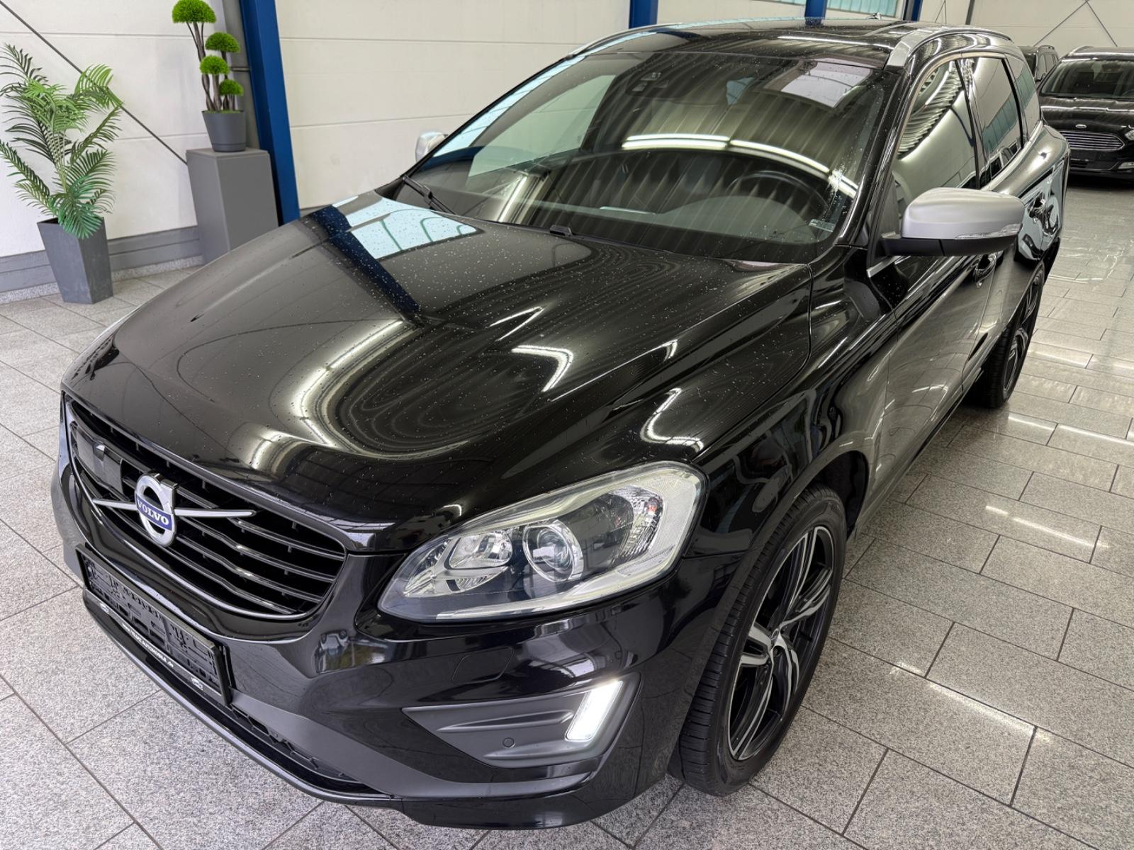 Volvo XC60 2.0 D4*MOMN*R-DSGN*2WD*ACC*PAN*CAM*BI-XN*AH