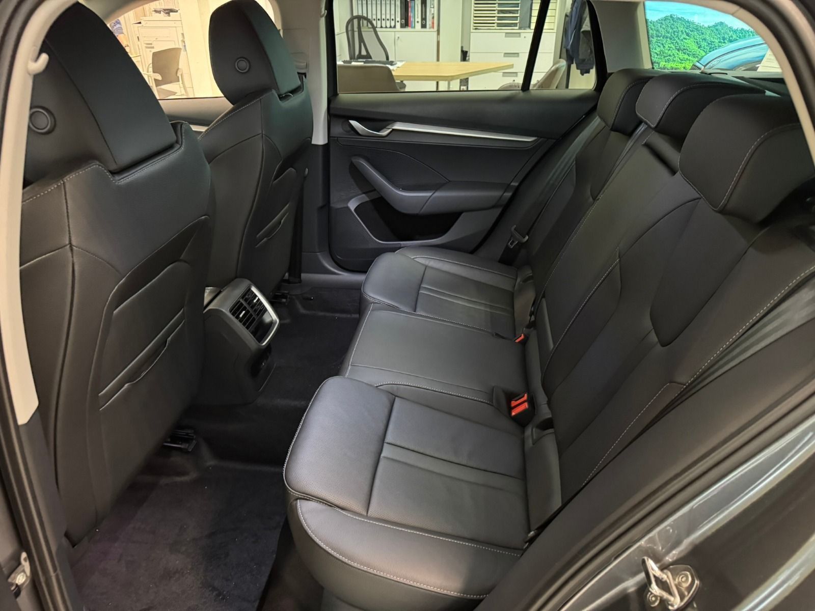 Fahrzeugabbildung SKODA Octavia Combi 2.0TDI DSG*RFK*AHK*NAVI*Head-Up