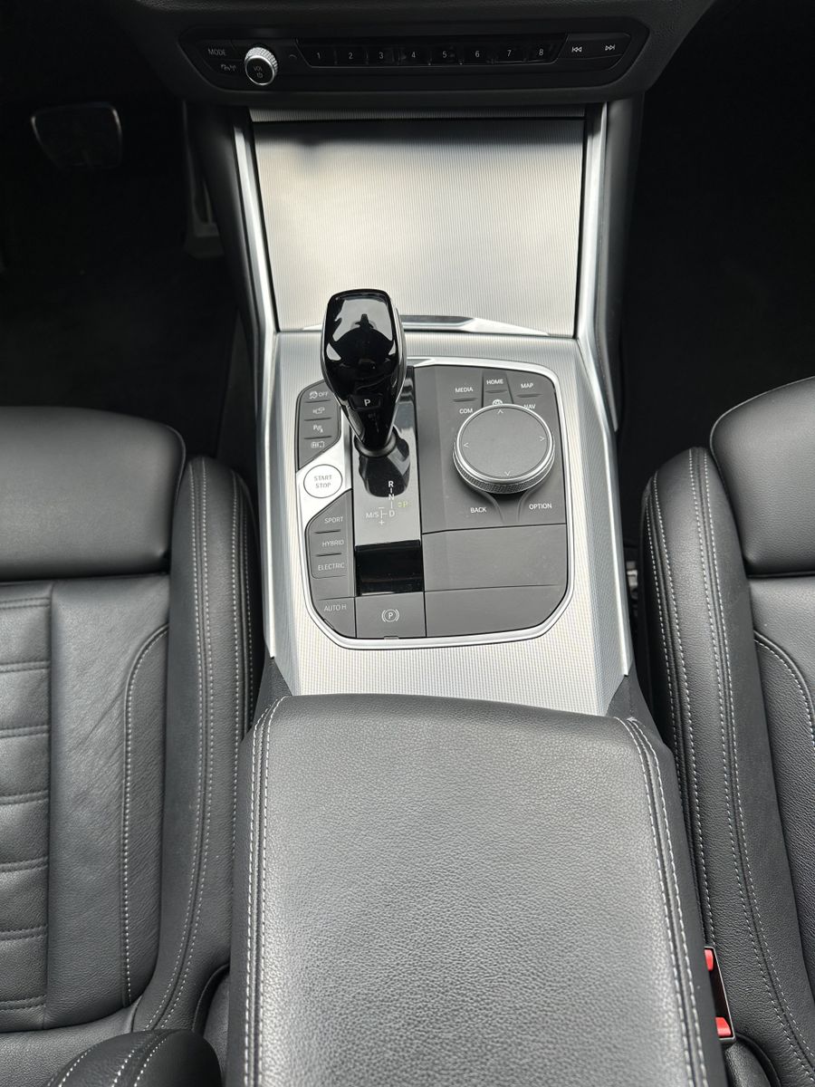 Fahrzeugabbildung BMW 330e xDrive M-Sport NAV+LASER+360°+HEAD-UP+19ZO