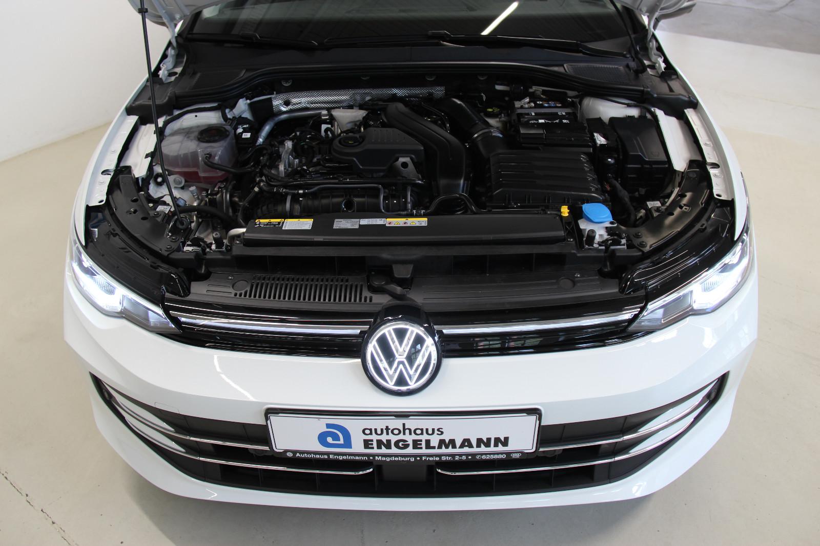 Volkswagen Golf VIII 1.5 eTSI MATRIX HAR STHZ NAV DCC