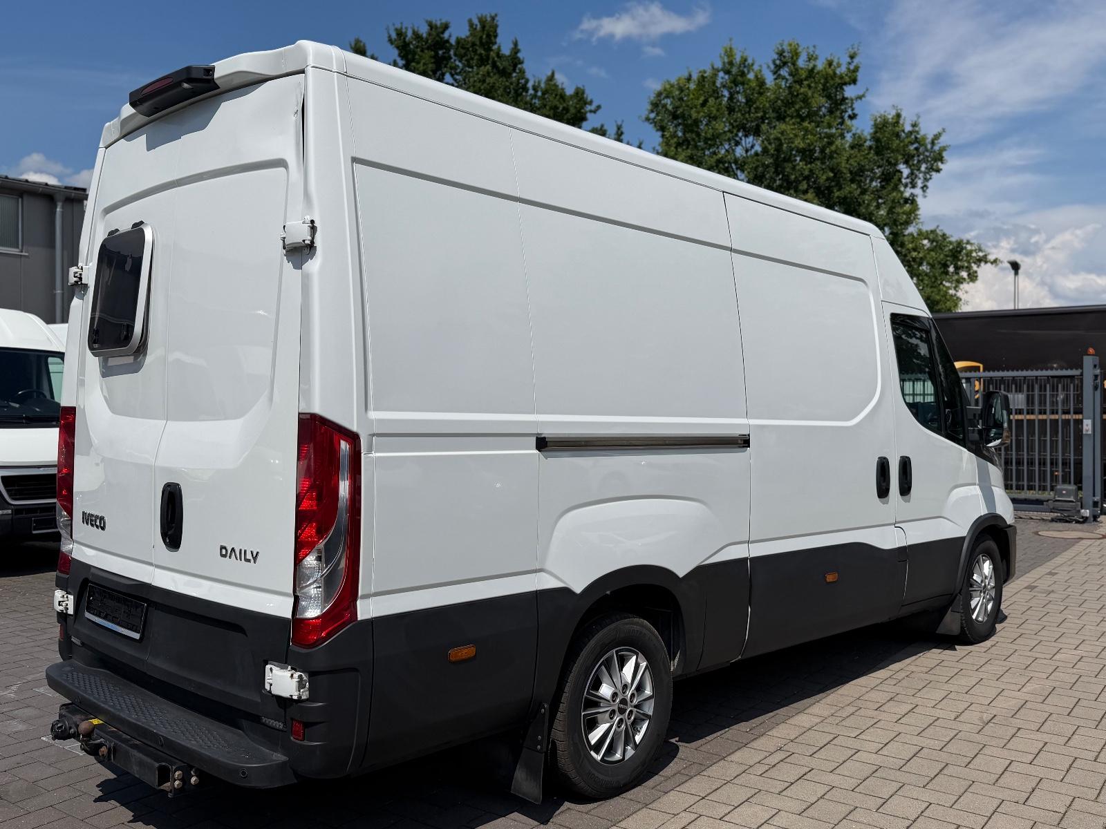 Iveco Daily Kasten RWD 35 Kamera/AHK/Standheizung/ACC