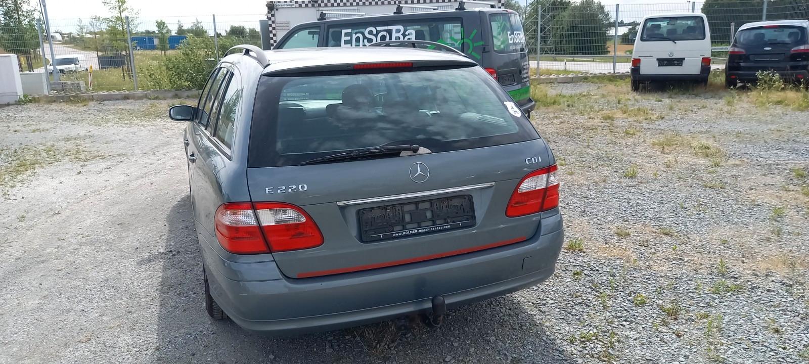 Mercedes-Benz E220 2004 — photo 6