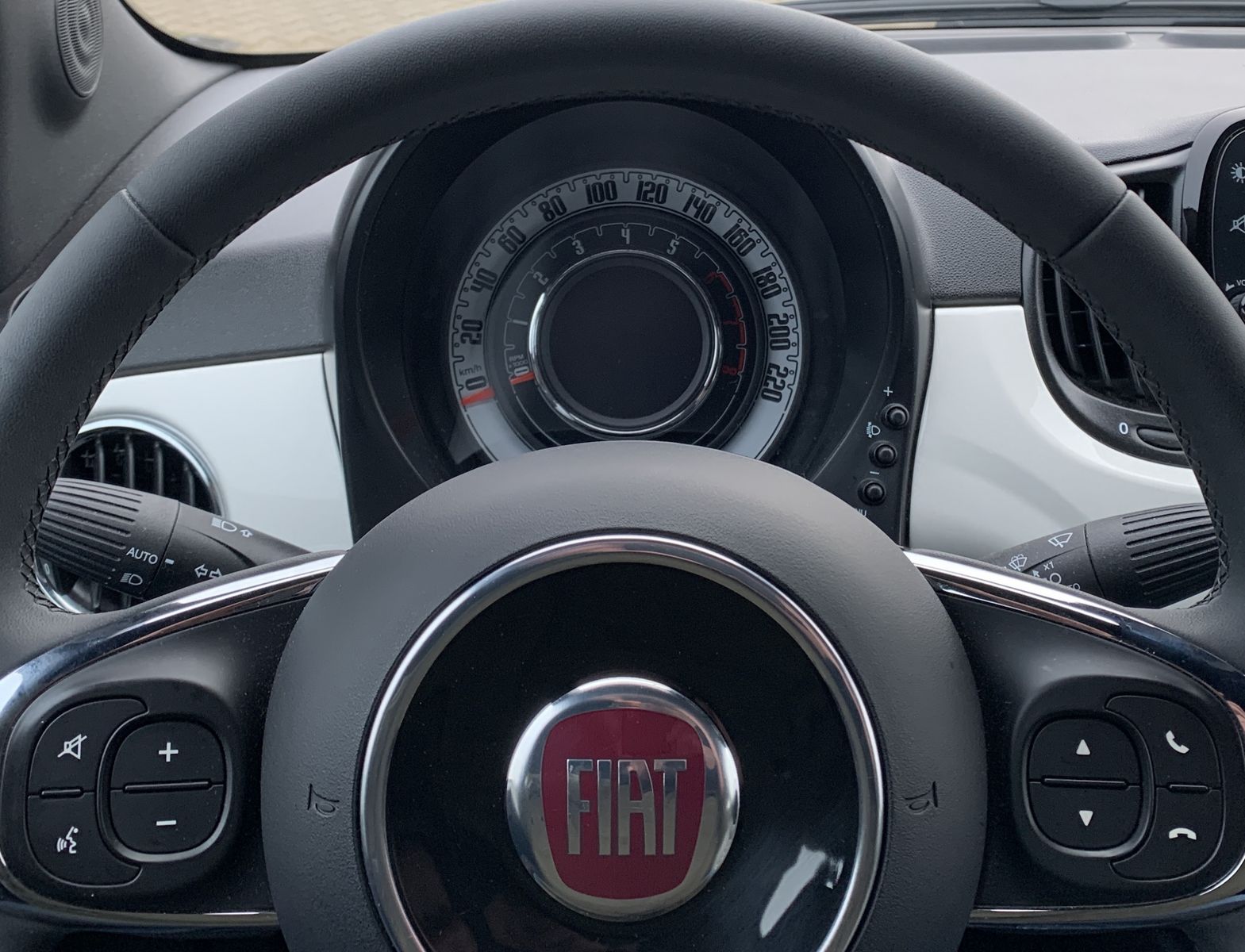 Fahrzeugabbildung Fiat 500C 1.2 Lounge*Klima*Temp*PDC*CarPlay*