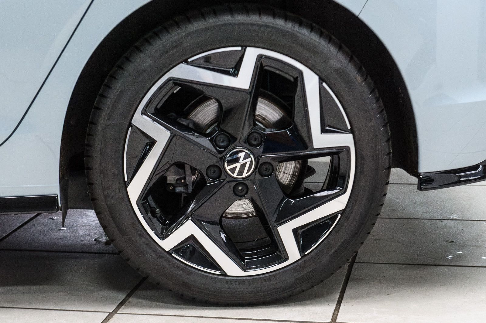 Fahrzeugabbildung Volkswagen Golf VIII 2.0 TDI R-Line IQ-LIGHT+BLACK-STYLE