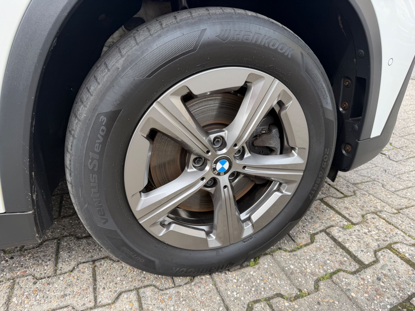 Fahrzeugabbildung BMW X1 23 d xDrive PANO TOTWINKEL KAMERA LEDER LED