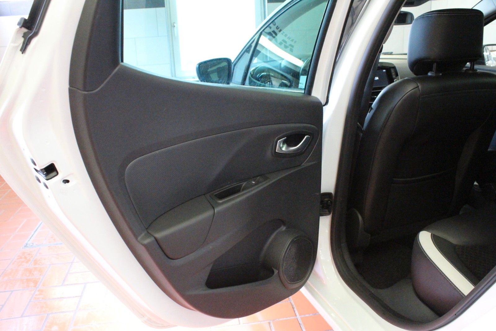 Fahrzeugabbildung Renault Clio TCe 90 IBose Edition *Navi*Klima*PDC*