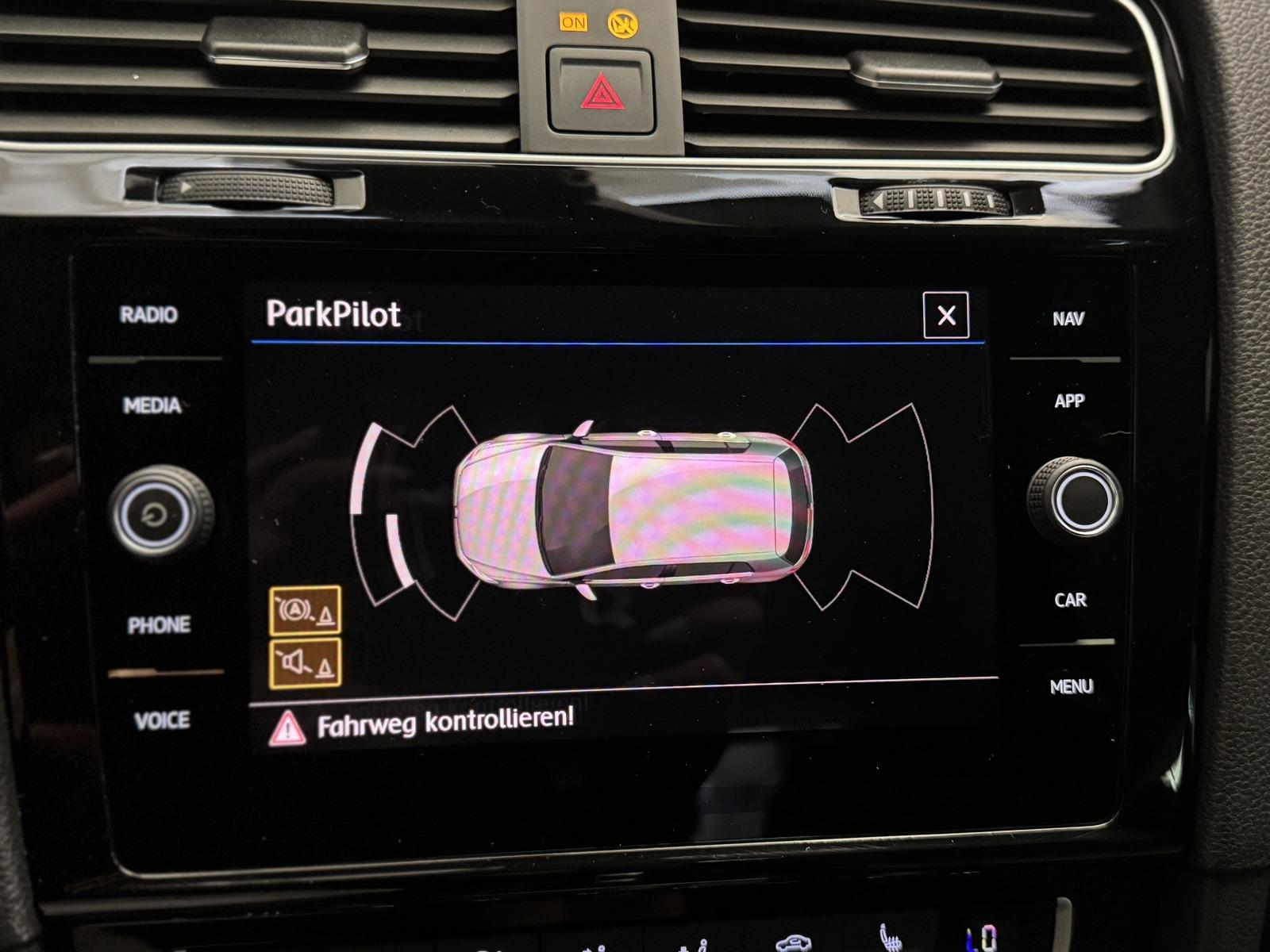 Volkswagen Golf Limo 2.0 TDI DSG R-Line Dig.Cockpit*Navi*