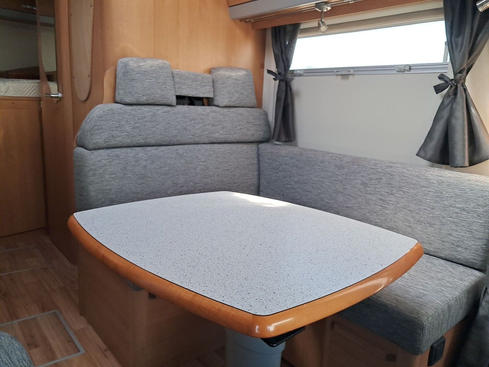 Fahrzeugabbildung Eura Mobil Terrestra TI 660HB Markise,Fahrradträger,TV
