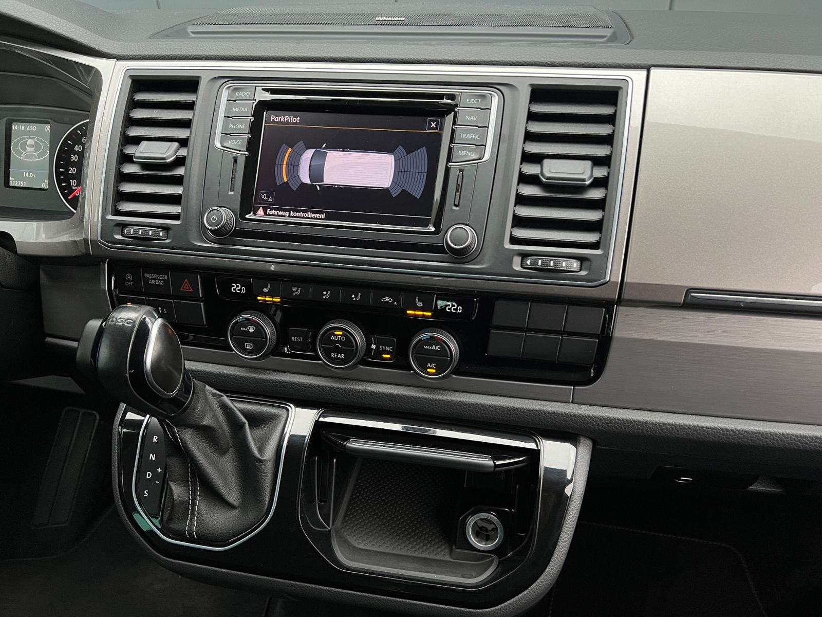 Fahrzeugabbildung Volkswagen T6 Multivan Generation Six 2.0 TDI DSG *AHK, LED