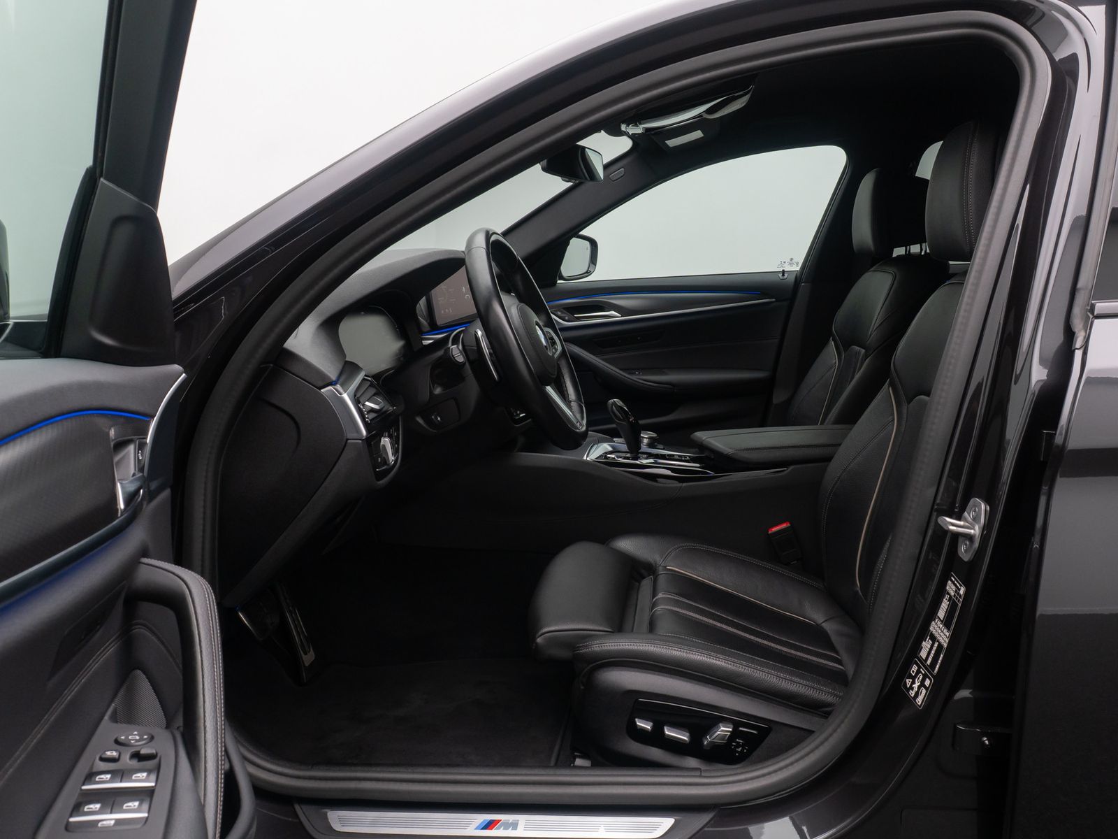 Fahrzeugabbildung BMW 530d xD M Sport 4xKlima DAB HUD Alarm Kamera