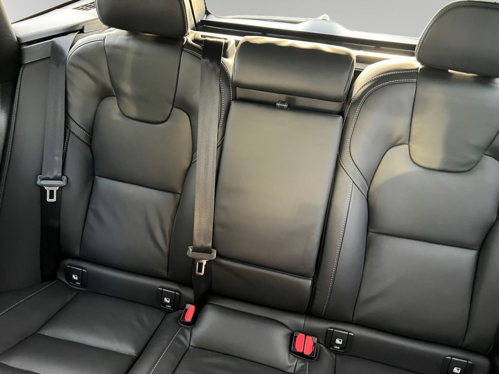 VOLVO XC60 T8 AWD Plug-in Hybr. Ultra Black Ed.,Nappa VOLVO XC60 T8 AWD Plug-in Hybr. Ultra Black Ed.,Nappa