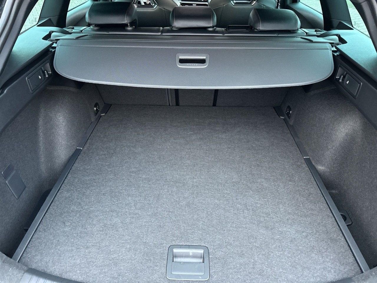 Fahrzeugabbildung CUPRA Leon Sportstourer VZ 2.0 TSI 4Drive 310 PS DSG