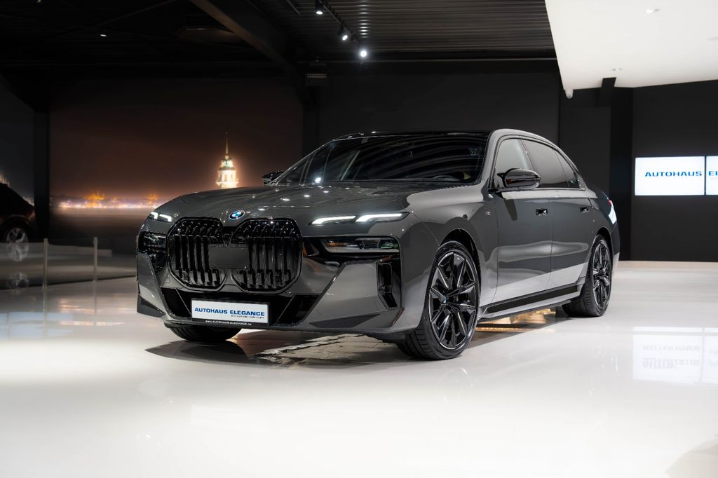BMW i7