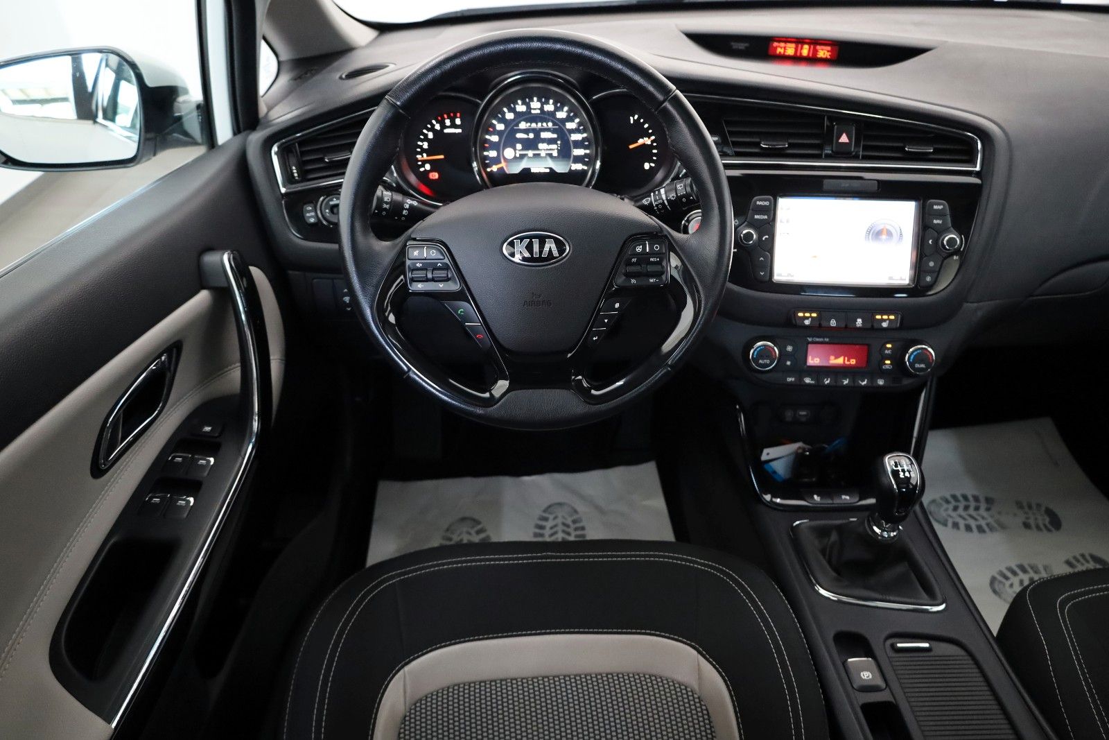 Fahrzeugabbildung Kia cee'd Sportswagon Spirit Navi,Xen,Kamera,PanDach