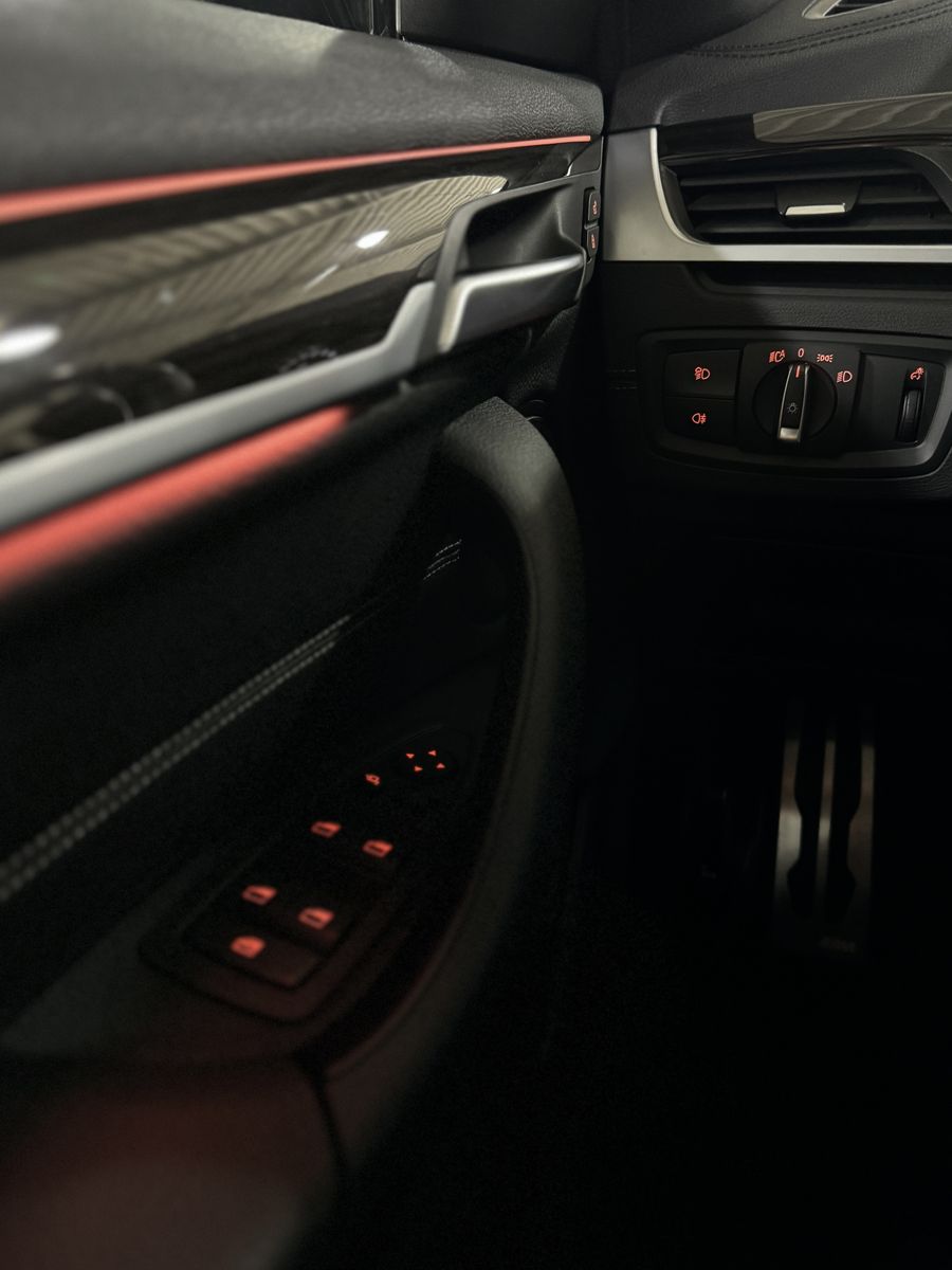 Fahrzeugabbildung BMW X2 xD25e M Sport Kamera HUD DAB Navi+ Alarm19"