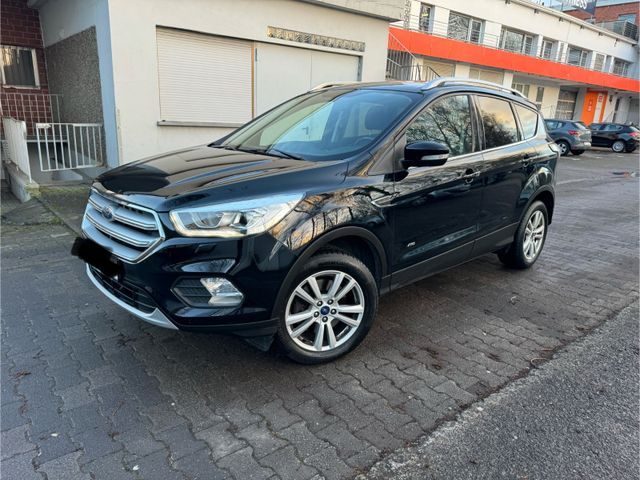 Ford Kuga Cool & Connect 4x4 / Automatik