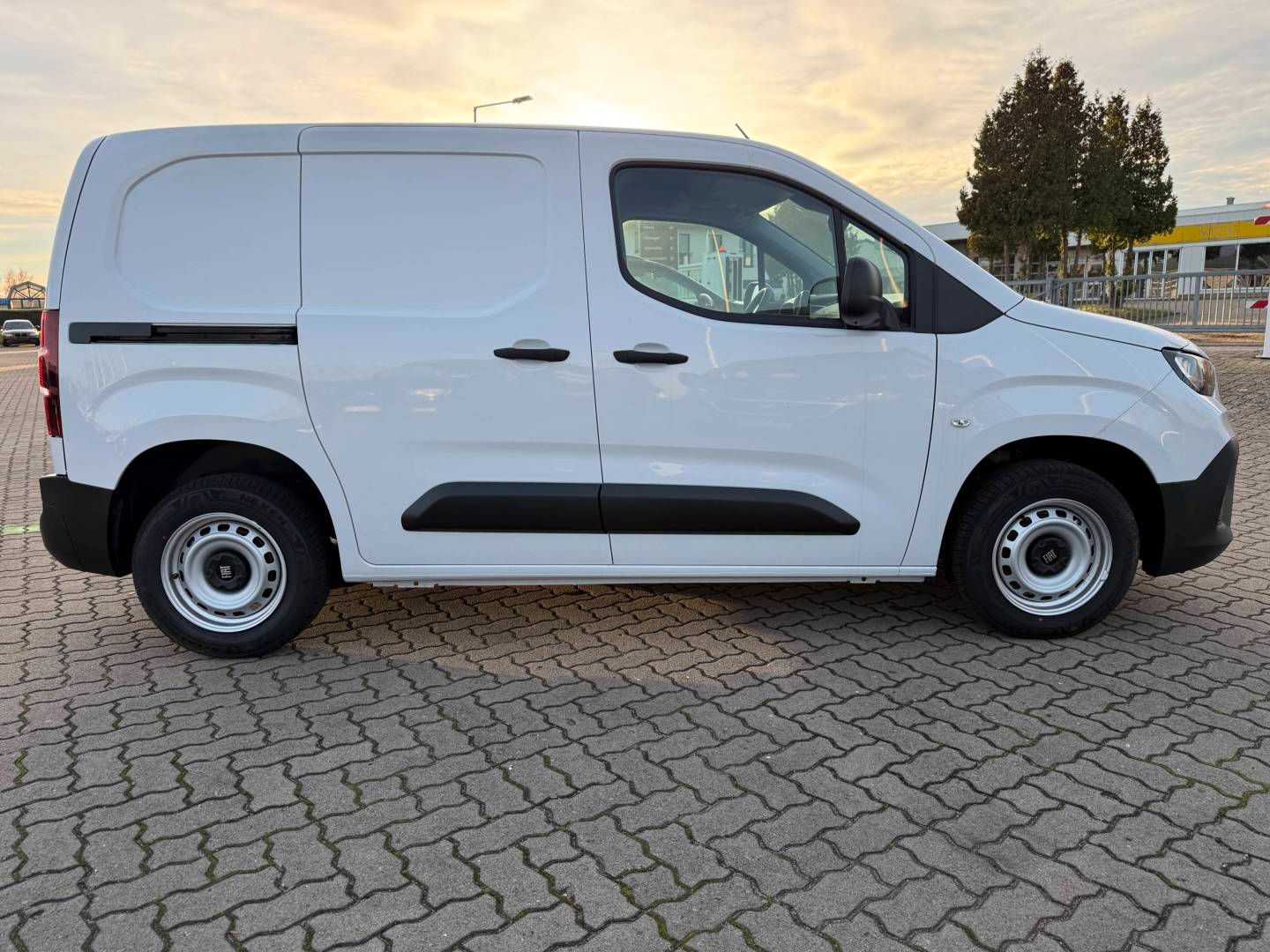 Fahrzeugabbildung Fiat Doblo L1 LIGHT EASY PRO