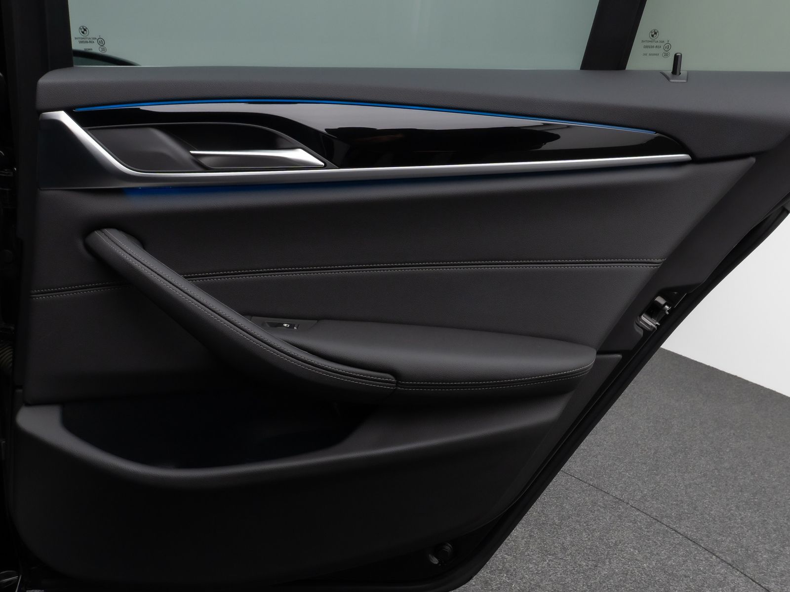 Fahrzeugabbildung BMW 530e Kamera Laser HUD DAB AHK Komfort AlarmLeder