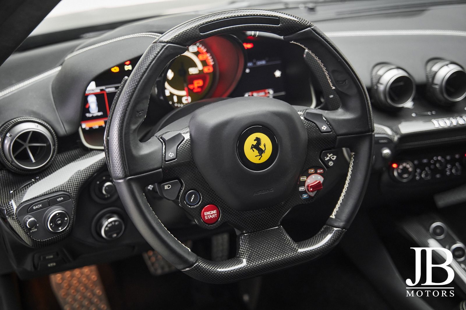 Fahrzeugabbildung Ferrari F12 Carbon Lift LED JBL Kamera Electric Seats