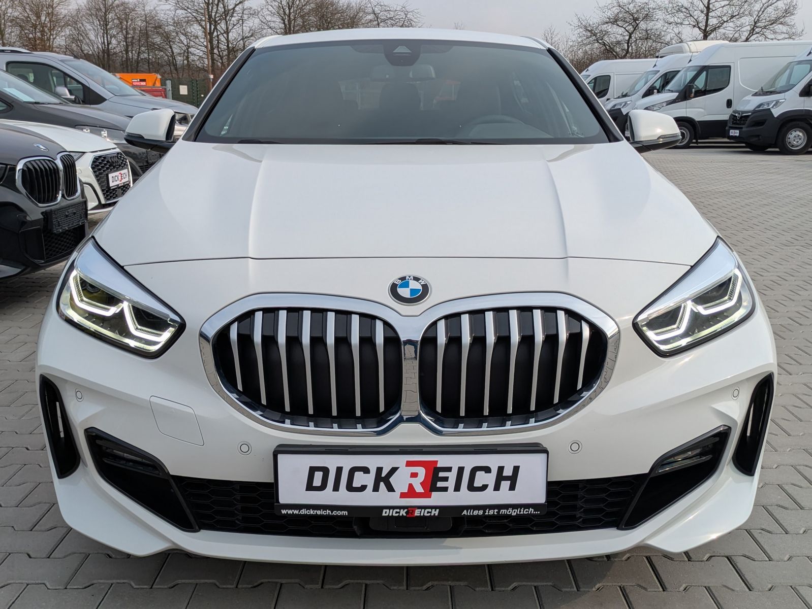 Fahrzeugabbildung BMW 120 i M Sport SHADOW*ACC*KAMERA*H&K*AHK*LED*DAB