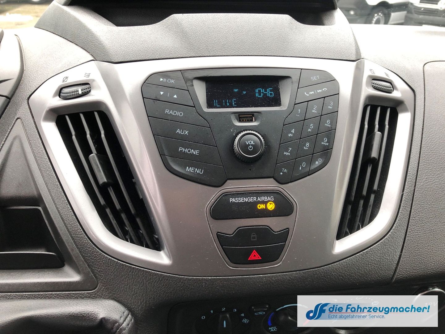 Fahrzeugabbildung Ford Transit Custom Kombi 310 L1 Trend 2.0 TDCi *2325