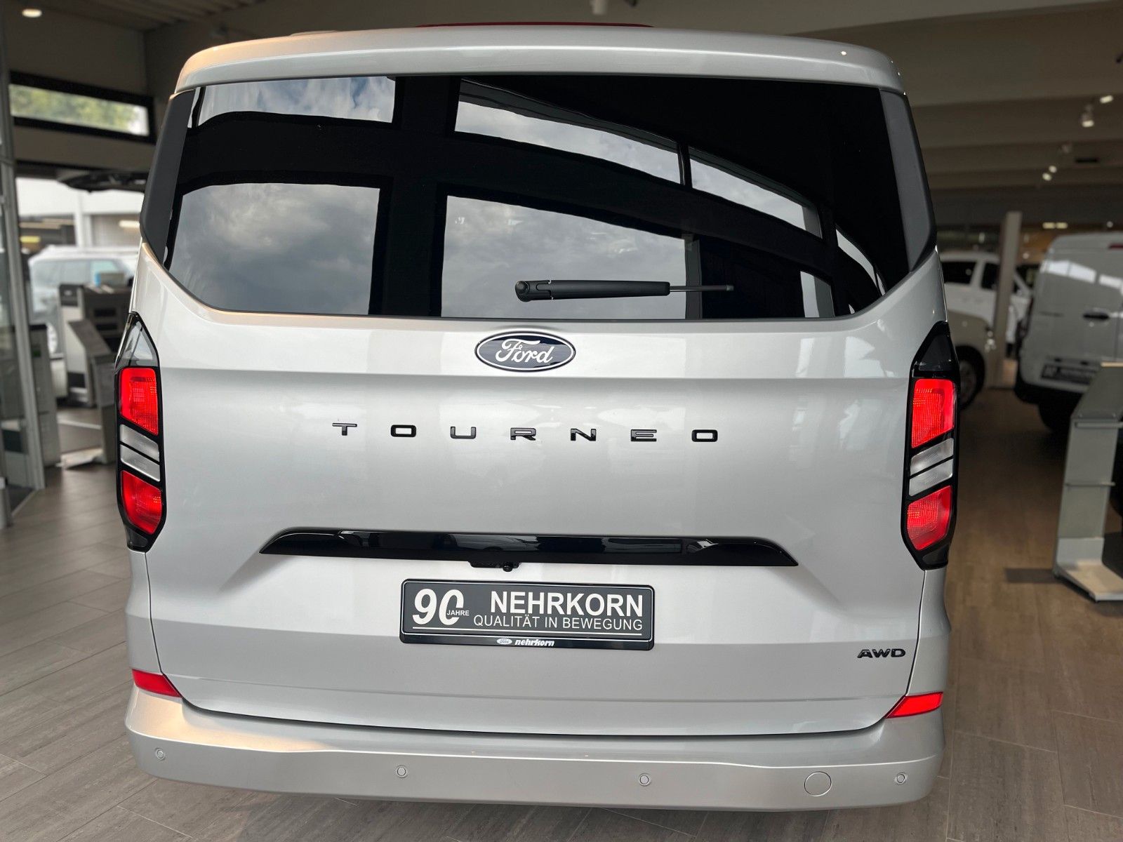 Fahrzeugabbildung Ford Tourneo Custom L1 Titanium AWD Automatik mit AHK