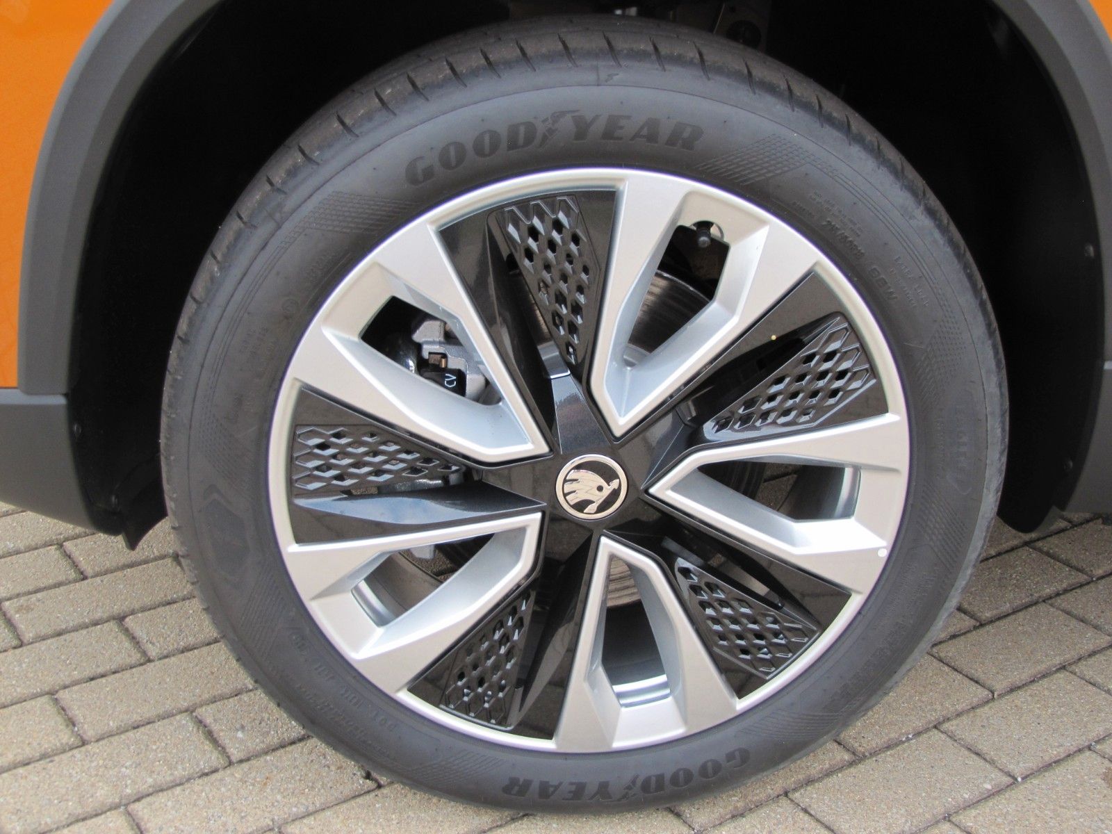 Fahrzeugabbildung SKODA Karoq Selection 1.5 TSI DSG