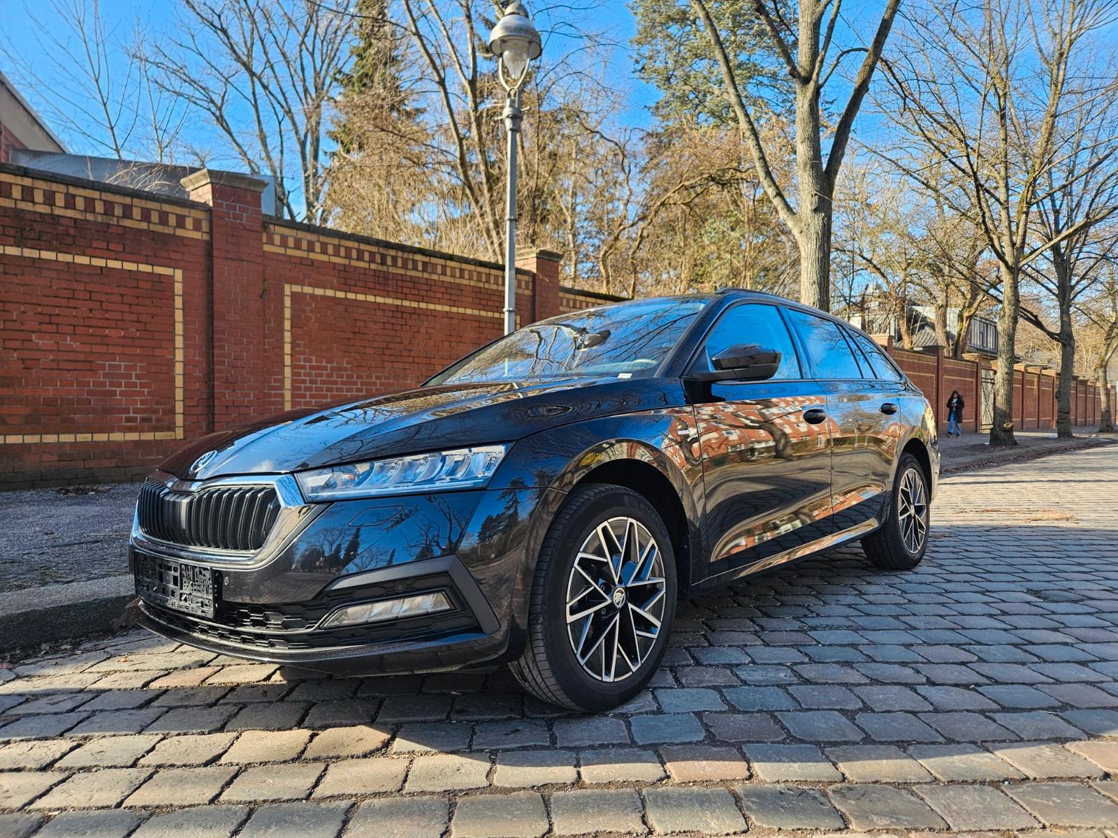 Skoda Octavia Combi PANORAMADACH,KAMERA,SPORTSITZE,,,,