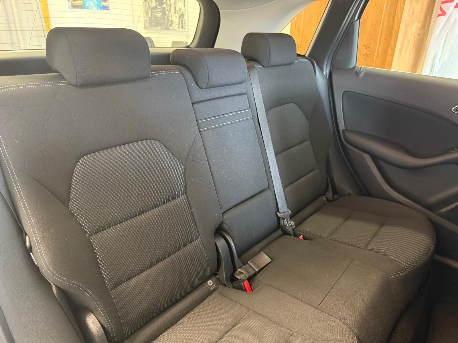 Fahrzeugabbildung Mercedes-Benz MB  B 180 / NAVI/AUTOMATIK