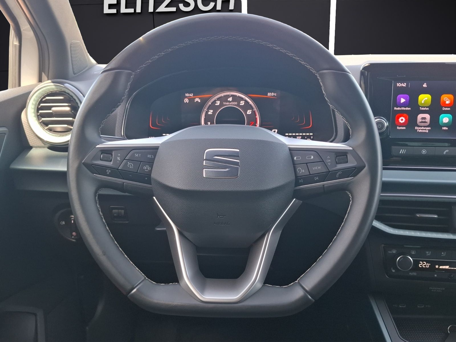 Fahrzeugabbildung SEAT Arona TSI Xperience DSG LED CarPlay VC ACC RFK S