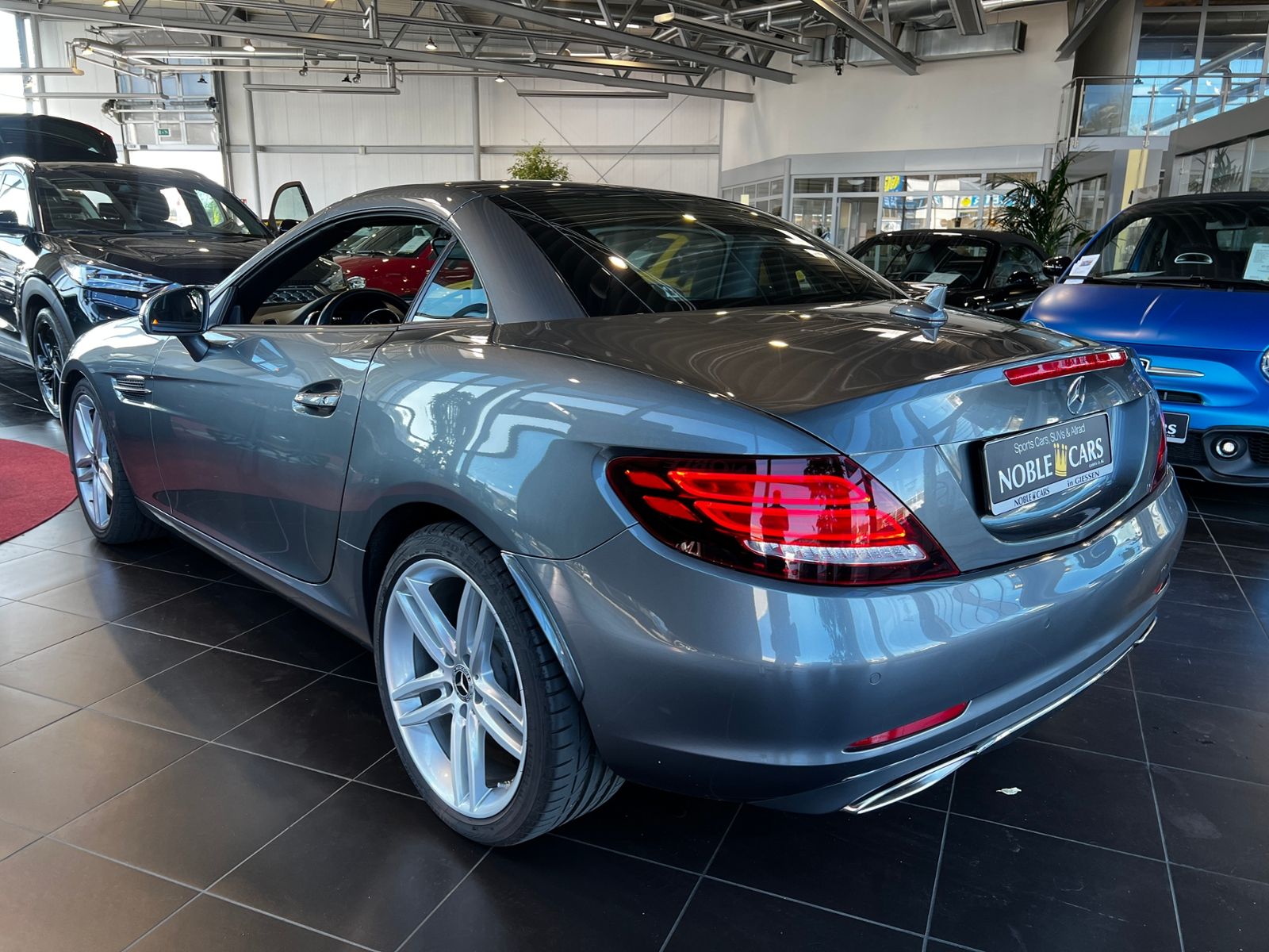 Fahrzeugabbildung Mercedes-Benz SLC 300 Memory AIRSCARF AHK LED