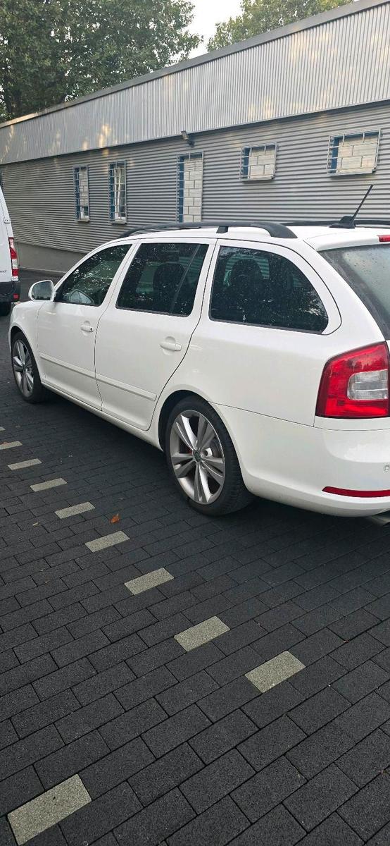 Skoda Octavia 2011 — photo 12