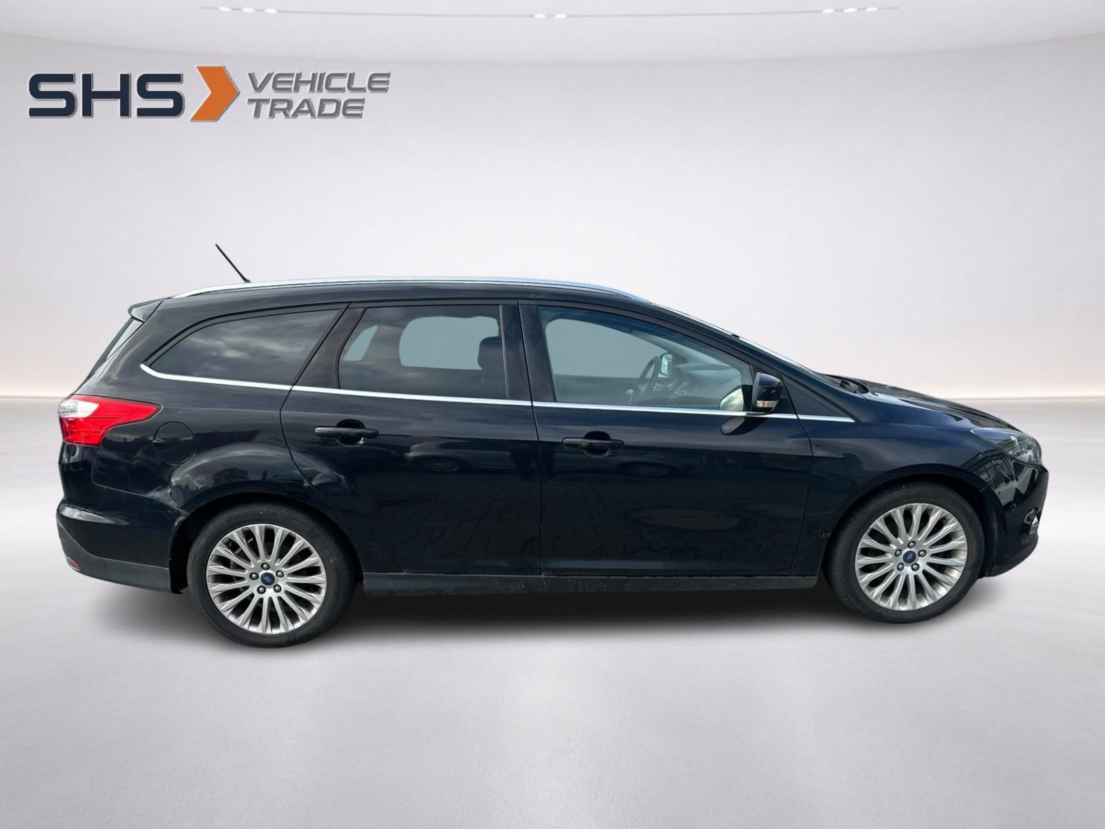 Ford Focus 2013 — interior