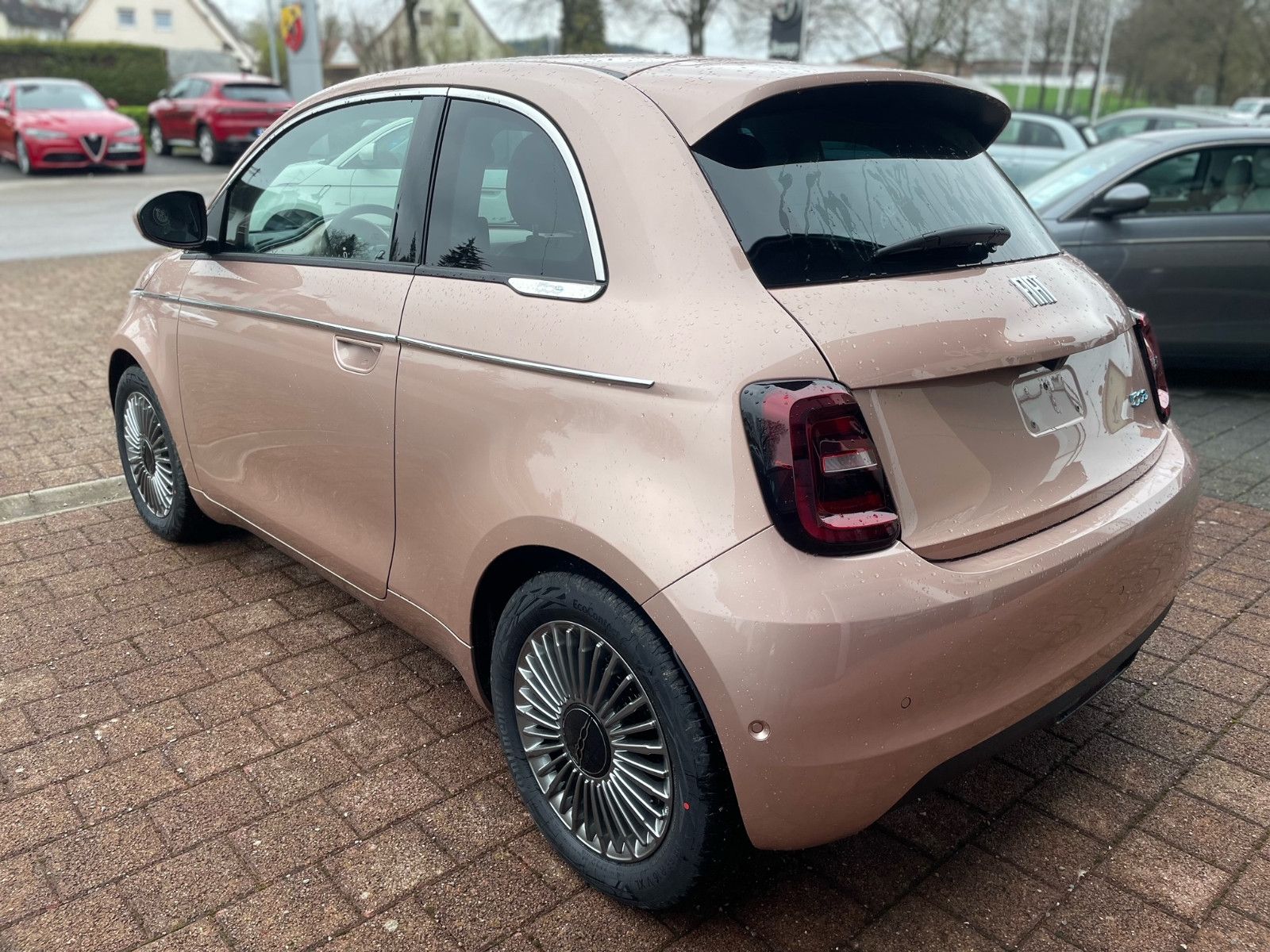 Fahrzeugabbildung Fiat 500e