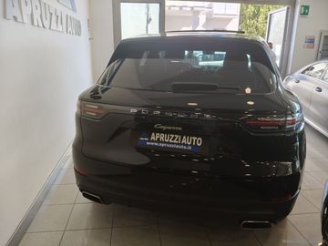 Porsche Cayenne - 8