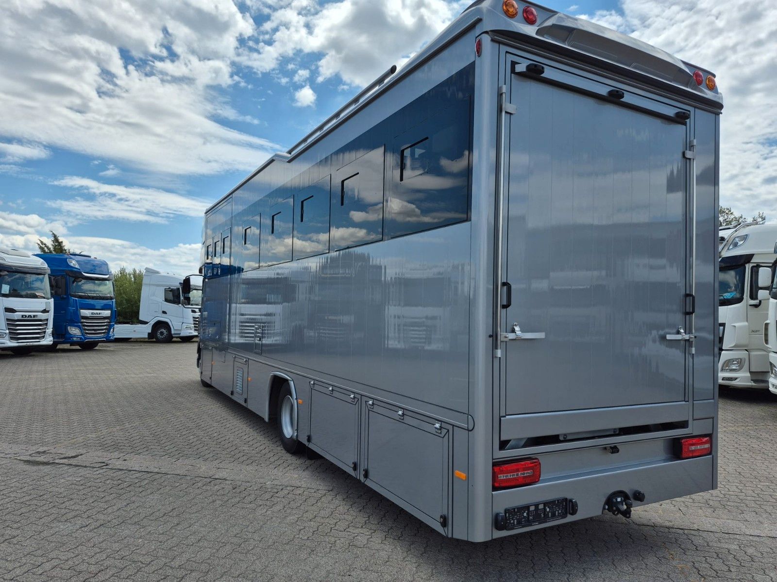 Fahrzeugabbildung DAF XB 290 FA