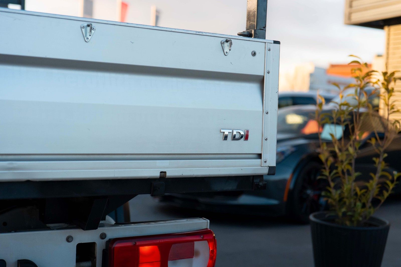 Fahrzeugabbildung Volkswagen Crafter Pritsche 35 DOKA lang FWD 7 Sitze 19%