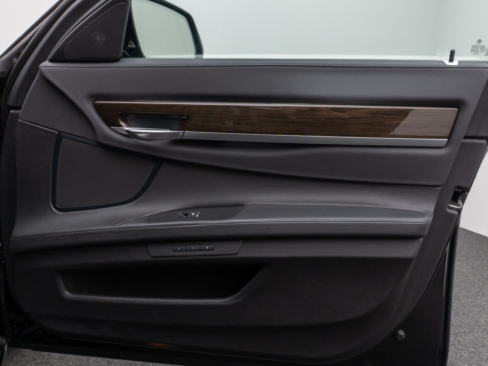 Fahrzeugabbildung BMW 740d xD Glasdach Kamera HUD HiFi Lenkrhzg SoftCl