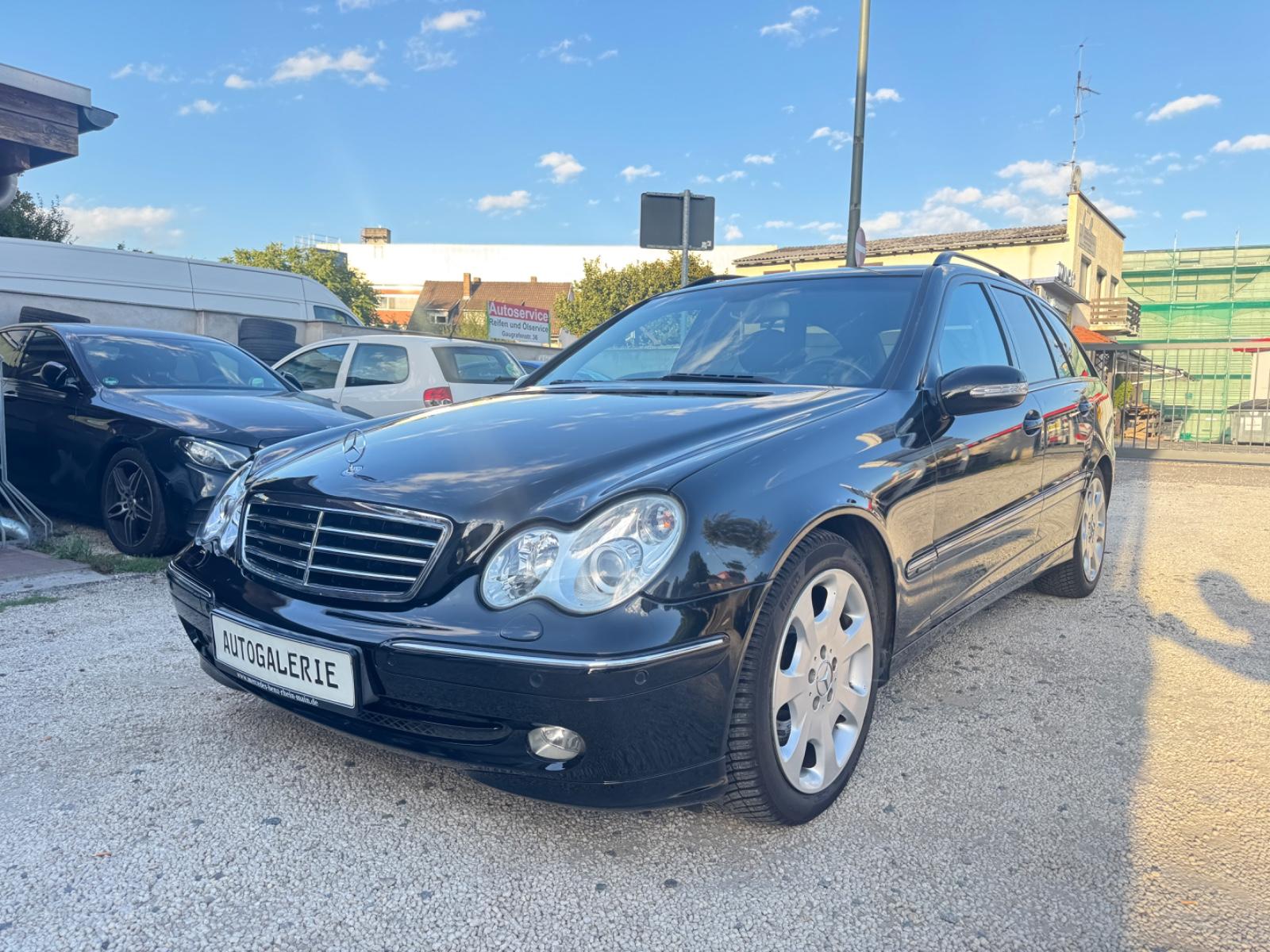 Mercedes-Benz C220 2005 — photo 12