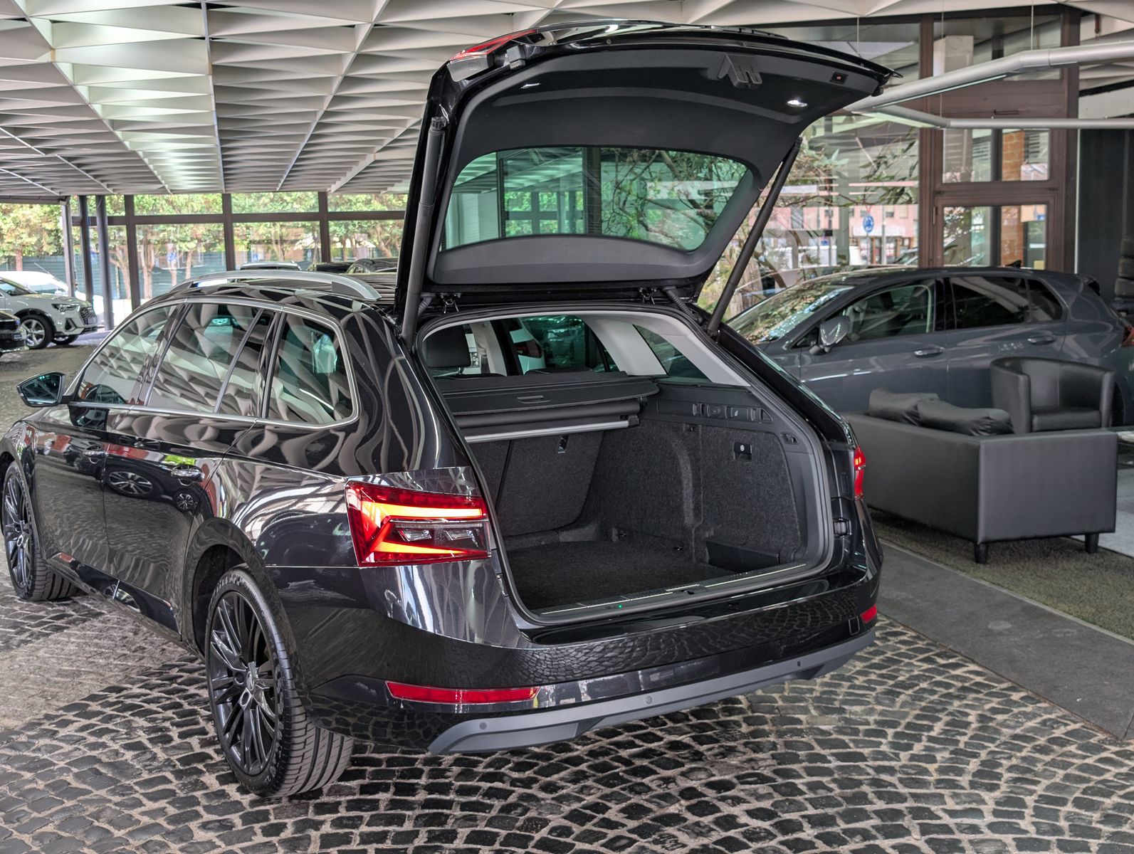 Fahrzeugabbildung SKODA Superb Premium Edition 2.0 TDI ACC VIRT MASSAGE
