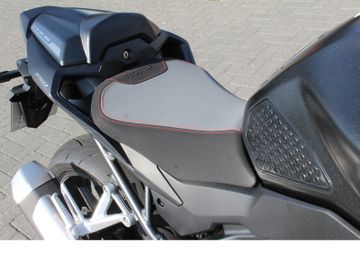 Honda CB750 Hornet e-Clutch *inkl. Zubehör