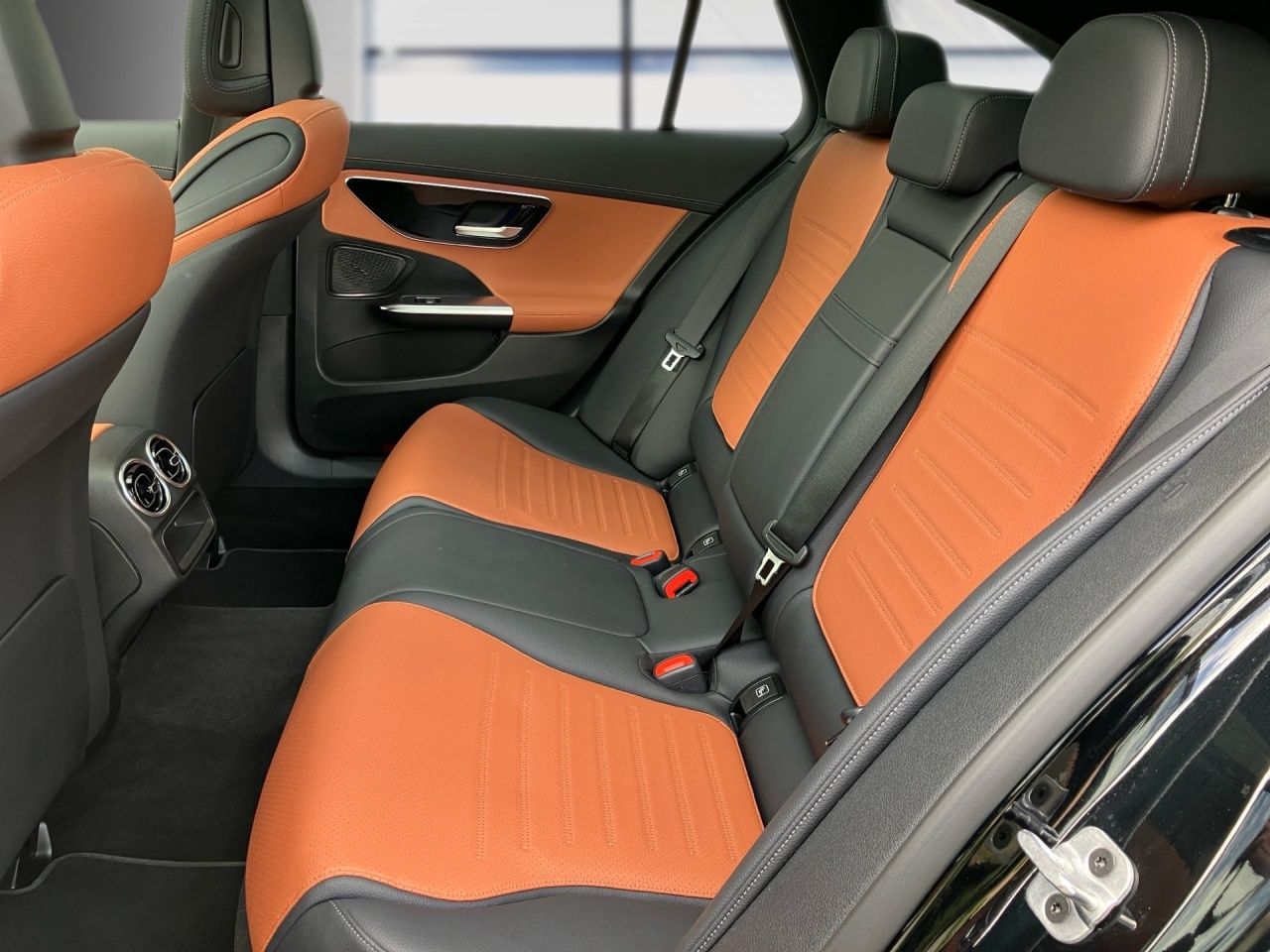 Fahrzeugabbildung Mercedes-Benz C 300 d T AMG AHK+Pano+Night+FahrassPak+Ambi+Kam