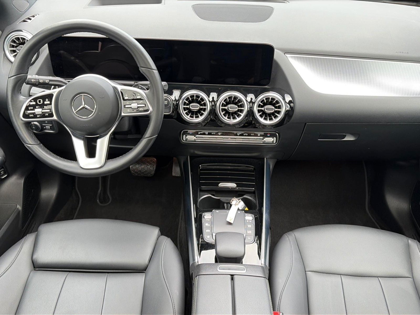 Mercedes-Benz EQA 350 4Matic SO96% Pano 360 HUD AHK Night 18 foto 17