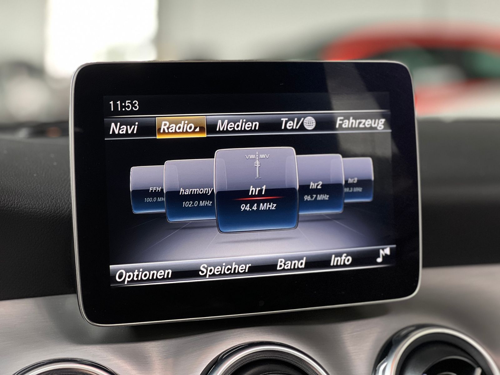 Fahrzeugabbildung Mercedes-Benz GLA 250 AMG 4Matic LED PANO KLIMA