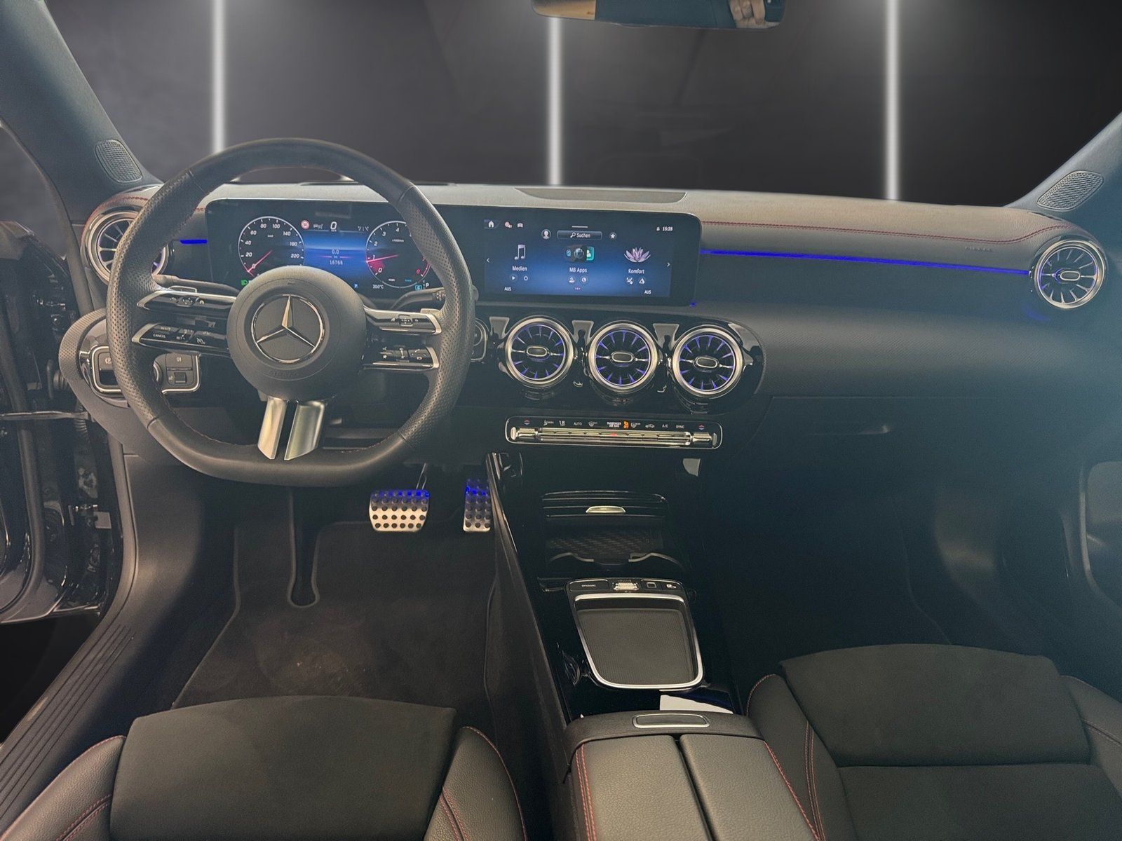 Fahrzeugabbildung Mercedes-Benz CLA 200 AMG PLUS*Pano*HUD*19"*MuBeam*Night*360°*