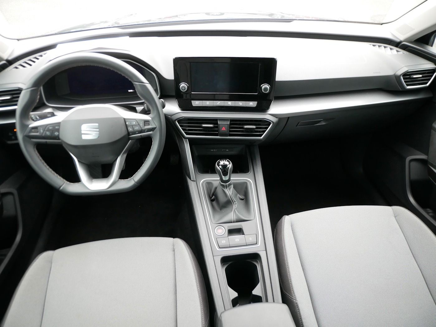 Fahrzeugabbildung SEAT Leon 1.5 TSI Style LED PDC DAB 3-Zonen Klima