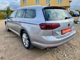 Volkswagen Passat Variant 2.0 DSG Elegance AHK GZJR KAMERA - Volkswagen Passat Variant: 2.0