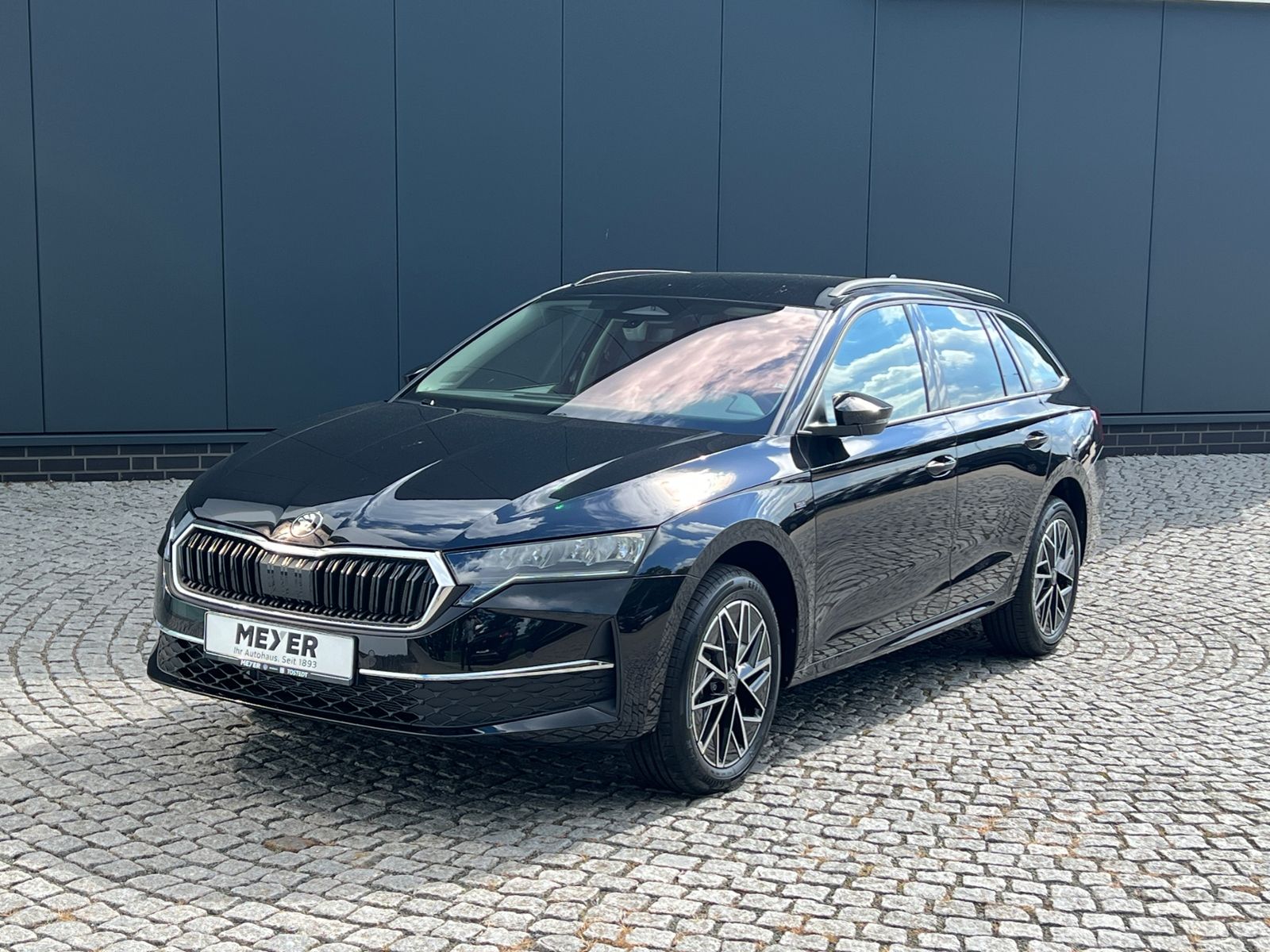 Fahrzeugabbildung SKODA Octavia Combi TOUR 2.0 TDI DSG *AHK, Travel Assi