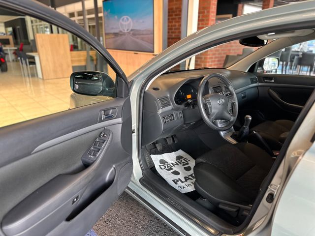 Toyota Avensis  1.8 Liftback