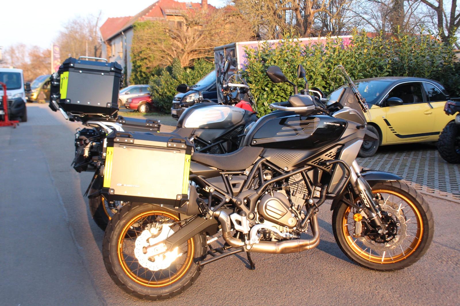 QJ Motor SRT700SX beide Farben 3Koffer incl. 3J.Garantie